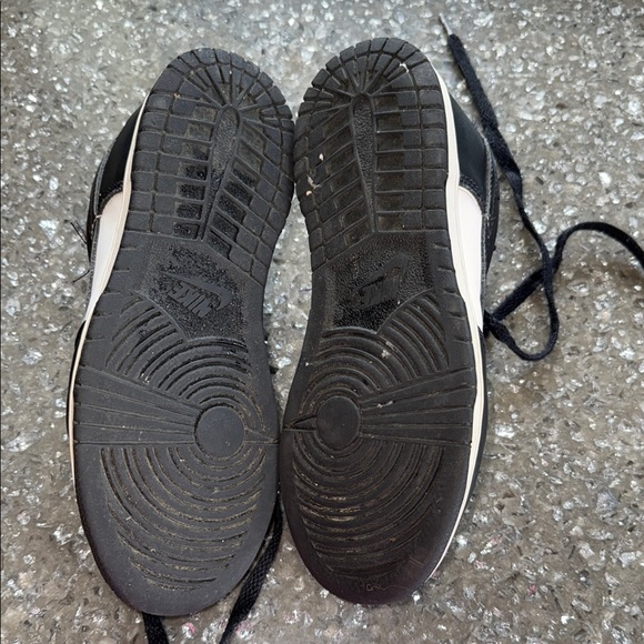Nike Black and White PANDAS Dunk Low Tennis Shoes. Size 2.5Y. Good condition. - Picture 7 of 7